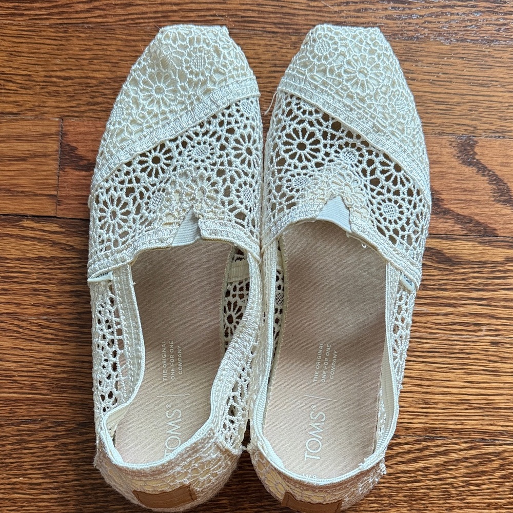 TOMS Women's Crochet Slip-On Flats in Cream size 8W